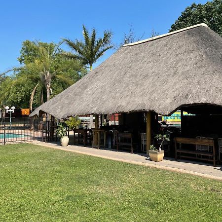 Buffalo Hotel Hectorspruit Екстериор снимка