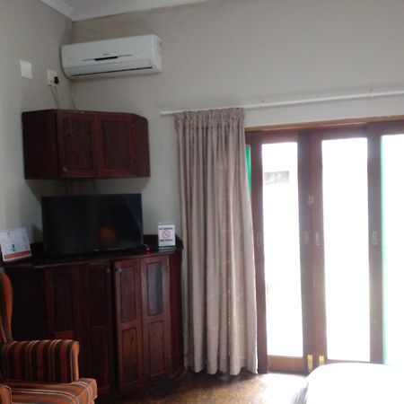 Buffalo Hotel Hectorspruit Екстериор снимка