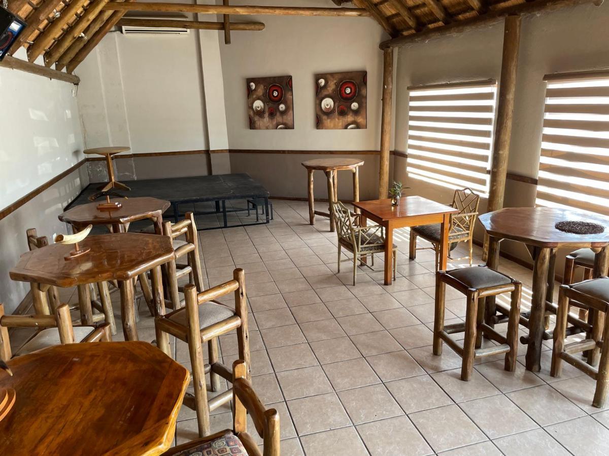 Buffalo Hotel Hectorspruit Екстериор снимка