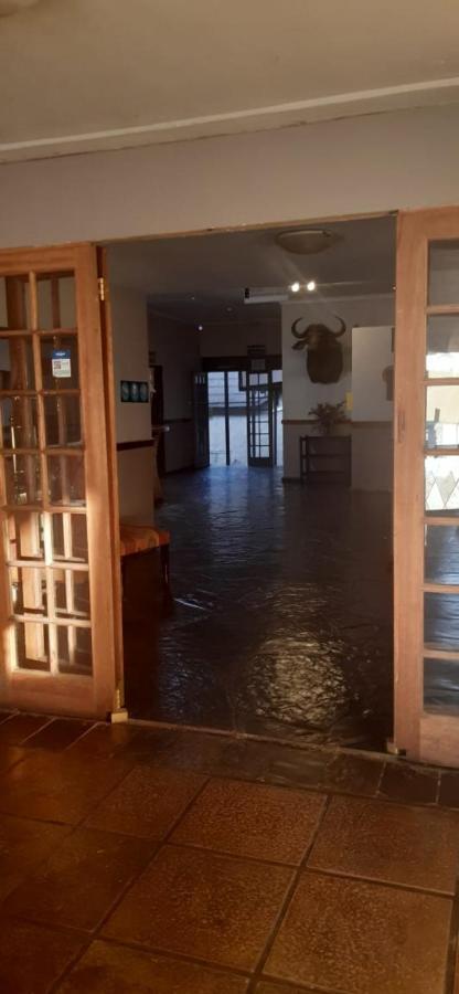 Buffalo Hotel Hectorspruit Екстериор снимка