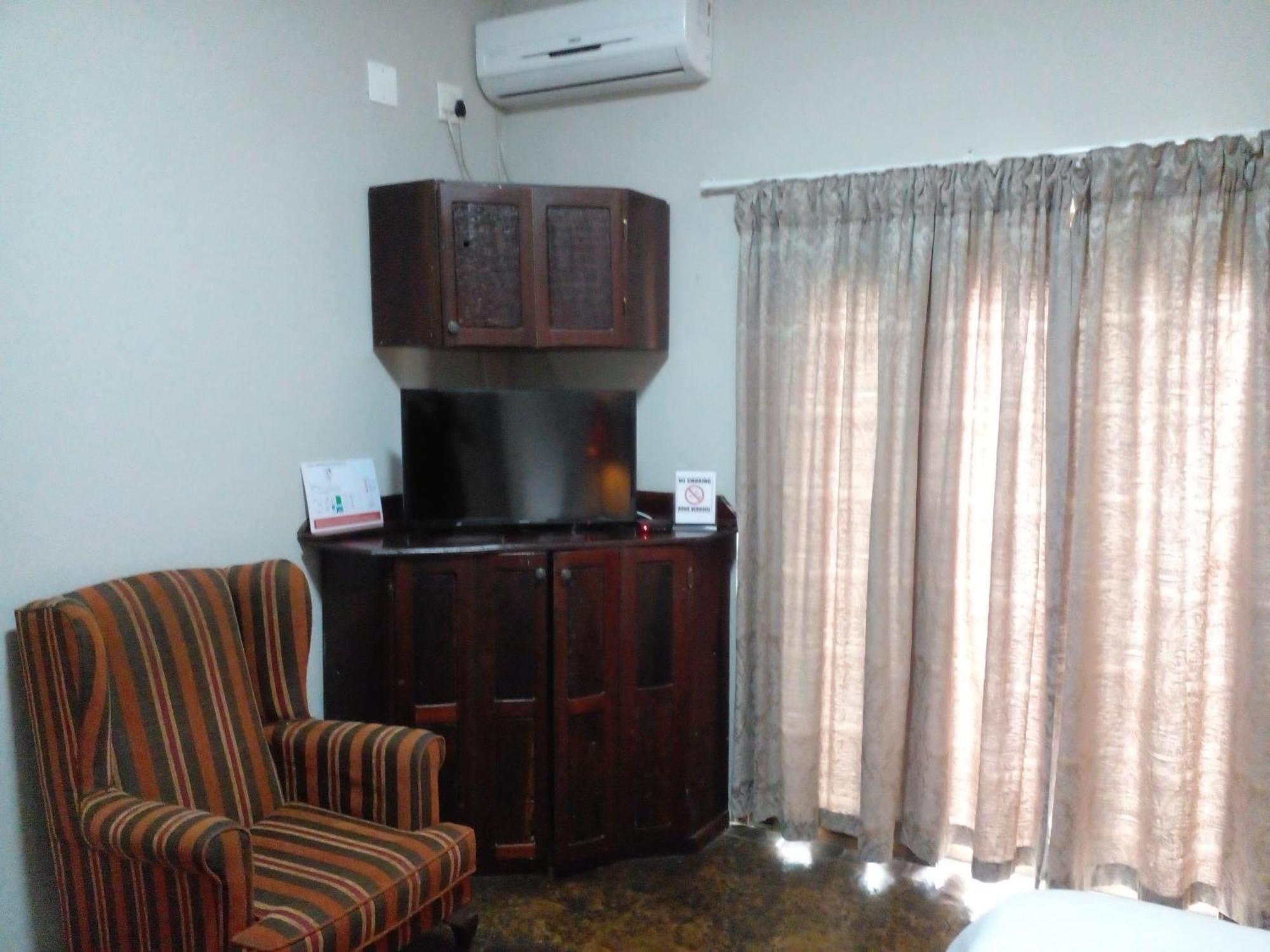 Buffalo Hotel Hectorspruit Екстериор снимка